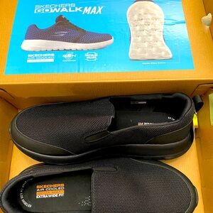 Brand New Sketchers size 12 Men’s ! wide NWT
